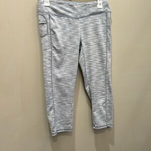 Women’s medium danskin gray capri leggins